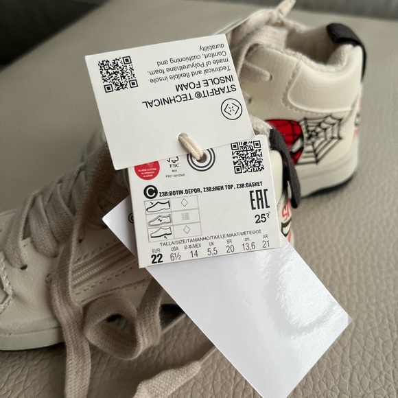 NWT - Zara x Marvel Spider-Man High Top Sneakers - US Size 6.5 - Picture 8 of 8